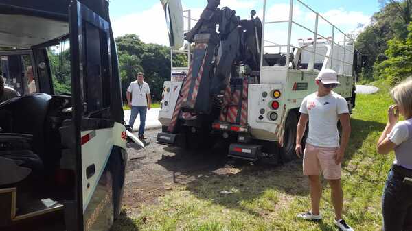 Diario HOY | La odisea de 50 paraguayos en Florianópolis: denuncian a agencia por bus chatarra