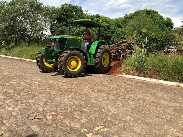 Usan maquinaria de la Gobernación del Alto Paraná en predio atribuido al gobernador González Vaesken - ABC en el Este - ABC Color