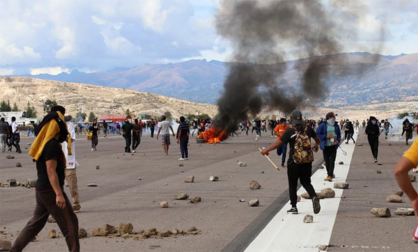 Perú: Más de 80 puntos bloqueados en el décimo día seguido de protestas contra el Gobierno - ADN Digital