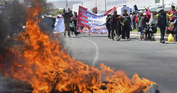 La Nación / Aumenta presión política en Perú