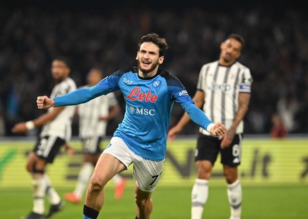 Napoli golea a la Juve y se afianza en la punta | 1000 Noticias