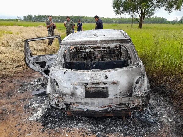 Hallan incinerado automóvil presuntamente usado por sicarios que acribillaron a un hombre - Policiales - ABC Color