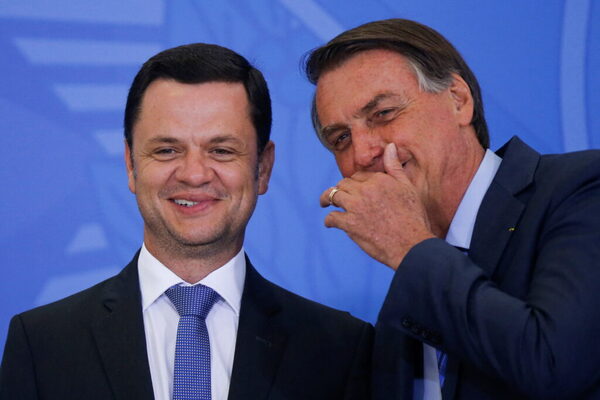 Cae un aliado clave de Bolsonaro, pero descartan ordenar arresto del ex presidente - ADN Digital