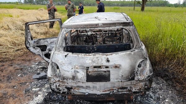 Hallan incinerado el presunto auto usado por sicarios en PJC