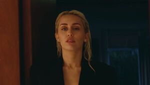 Miley Cyrus lanza Flowers, canción contra su ex Liam Hemsworth