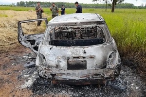 Hallan incinerado automóvil que habrían utilizado sicarios en Pedro Juan