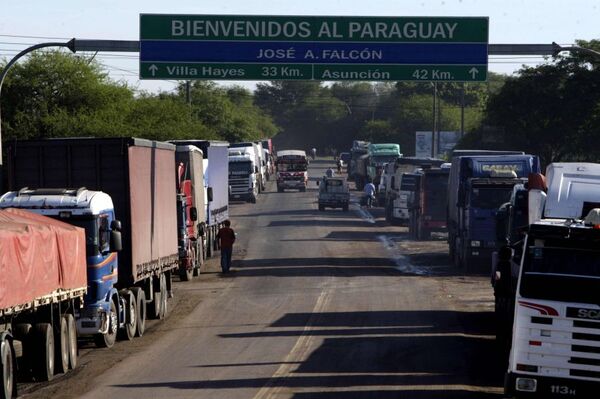 Denuncian excesiva demora para cruzar a Argentina por Falcón - ADN Digital