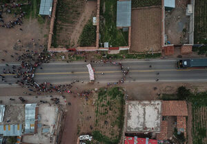 Suben a 100 los puntos con tránsito interrumpido en Perú por las protestas - MarketData