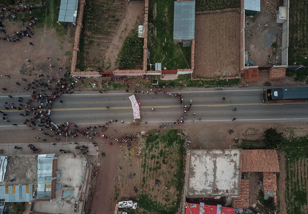 Suben a 100 los puntos con tránsito interrumpido en Perú por las protestas - MarketData
