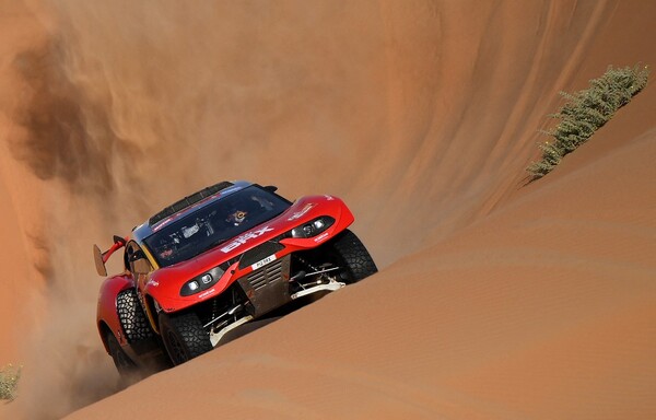 Diario HOY | Loeb hace historia en el Dakar con sexta victoria de etapa seguida