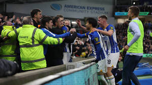 [VIDEO] El Brighton goleó al Liverpool sin el paraguayo Julio Enciso