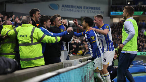 [VIDEO] El Brighton goleó al Liverpool sin el paraguayo Julio Enciso