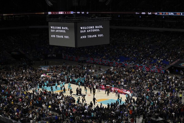 Diario HOY | Warriors arrollan a Spurs ante más de 68.000 espectadores