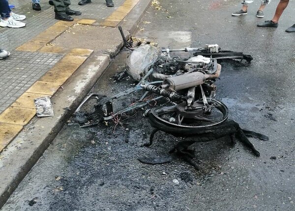 Denuncian incendio intencional de dos motocicletas - Radio Imperio