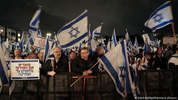 Miles de israelíes se manifiestan contra el gobierno en Tel Aviv