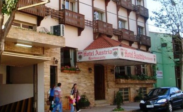 Francesa denuncia hurto en hotel esteño
