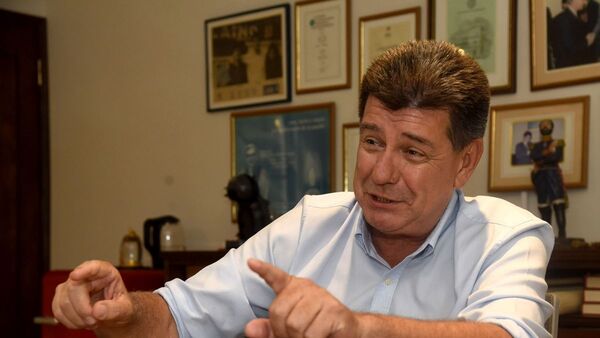 "Cartes va a negociar su situación legal con Brasil a costa de Itaipú"