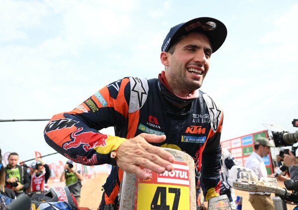 Benavides da el golpe final y gana el Dakar 2023 en motos