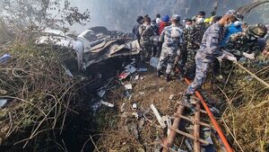 Un avión con más de 70 personas a bordo se estrella en Nepal