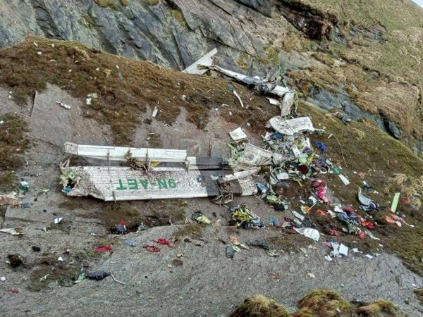 Avión con 70 pasajeros se estrella en Nepal | 1000 Noticias