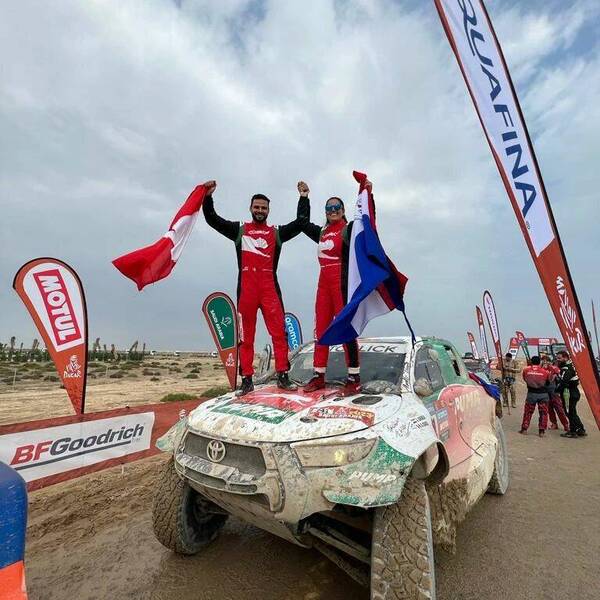 [VIDEO] Dakar 2023: Por 3º vez Andrea Lafarja hizo flamear la bandera paraguaya en la rampa de llegada