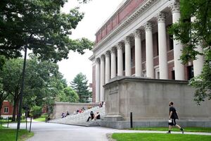 Becal y Harvard renuevan acuerdo para doctorados