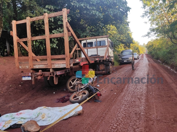 Motociclista fallece tras chocar contra un camión estacionado en San Rafael del Paraná