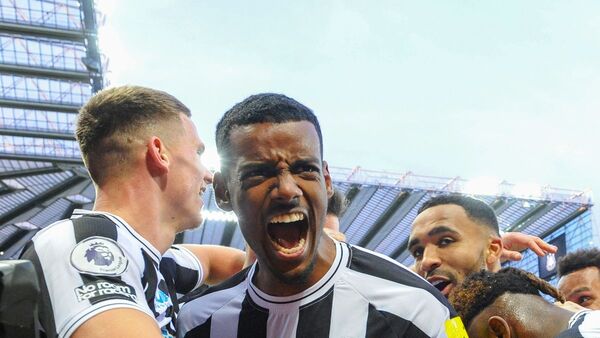 Isak desatasca al Newcastle