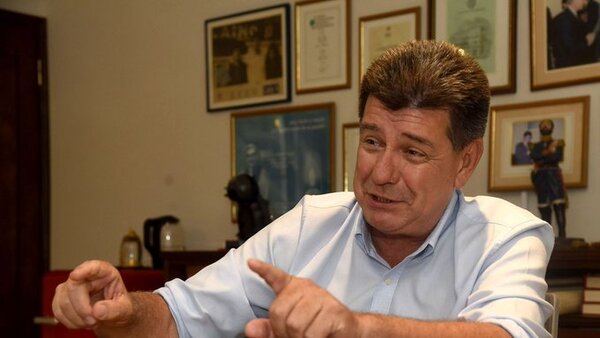 "Cartes va a negociar su situación legal con Brasil a costa de Itaipú"