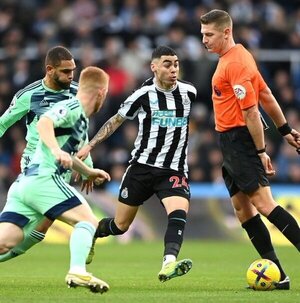 Miguel Almirón fue titular en el triunfazo de su Newcastle ante Fulham