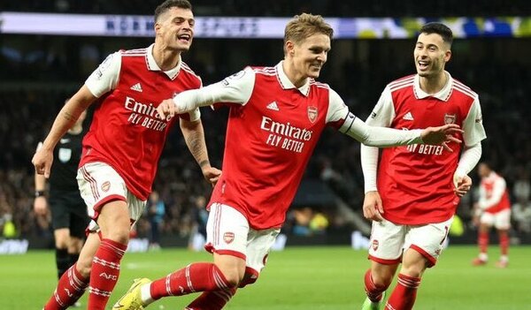 Un Arsenal brillante gana el 'derbi' ante Tottenham y es más líder que nunca