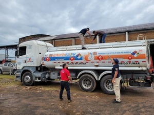 Incautan 5.000 litros de combustible de contrabando en Vista Alegre | 1000 Noticias