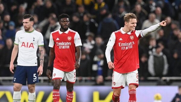 El Arsenal da un golpe de autoridad