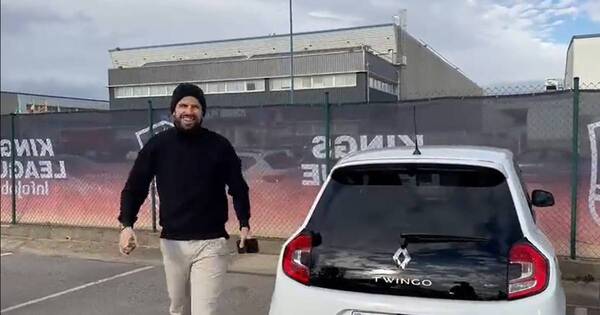 La Nación / ¡Siga el baile, siga el baile! Piqué llegó en un Twingo a la previa de la Kings League