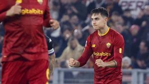 Dybala mantiene a Roma en la puja europea