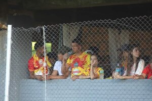 El jugador de Olimpia que estuvo en Itauguá apoyando a Horqueteña