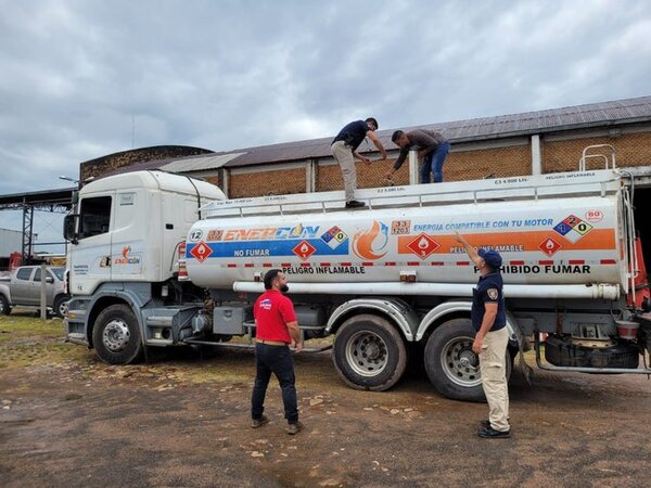 Incautan 5.000 litros de combustible de contrabando en Vista Alegre