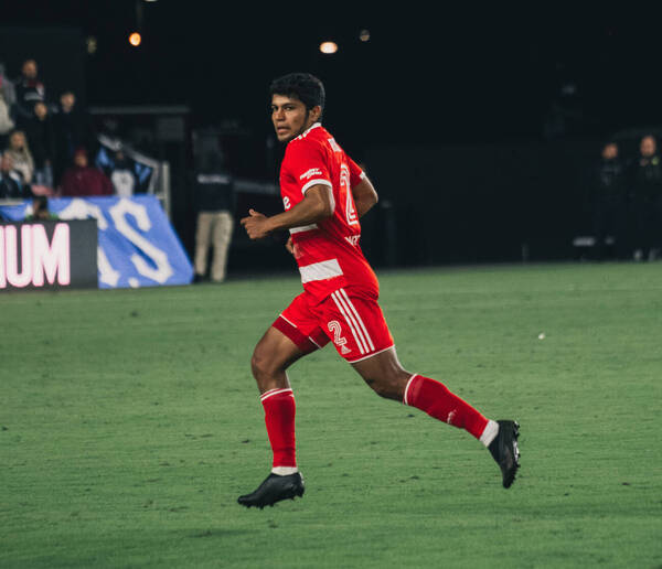 [VIDEO] Robert Rojas fue titular en la victoria del “Millonario” en amistoso internacional