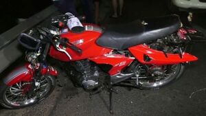 Motoca se quiso adelantar, rozó con otro y ambos murieron