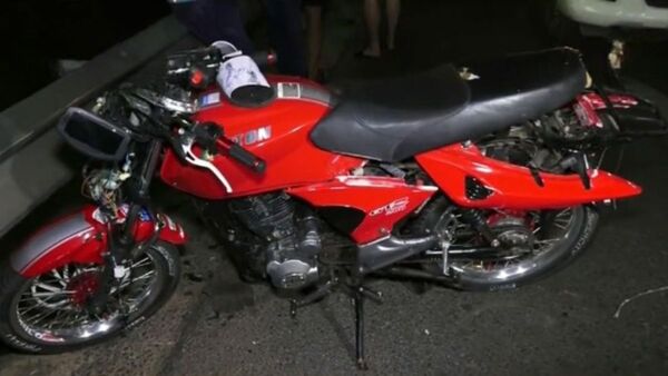 Motoca se quiso adelantar, rozó con otro y ambos murieron