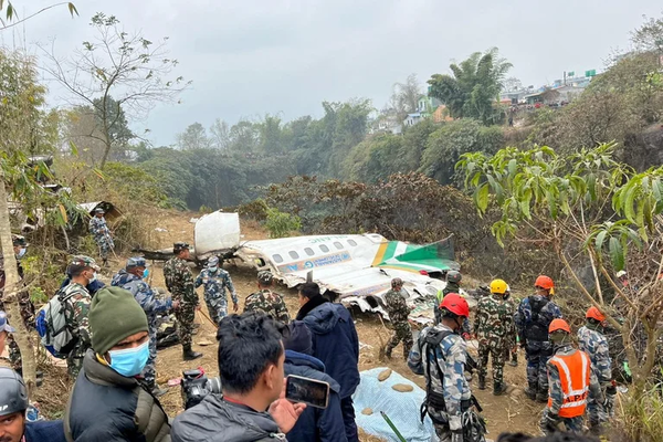 Continúa la búsqueda de cuatro cuerpos desaparecidos en el accidente aéreo de Nepal: hallaron las cajas negras