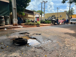 Desde noviembre, cárcel vierte residuos cloacales en la calle, denuncian vecinos - La Clave