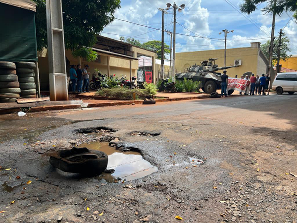 Desde noviembre, cárcel vierte residuos cloacales en la calle, denuncian vecinos - La Clave