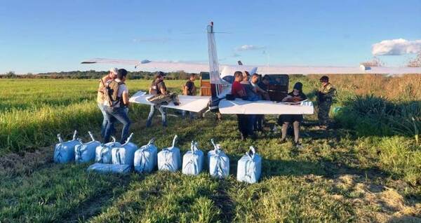 Incautan avioneta con 420 kilos de cocaína en pista clandestina de Misiones •