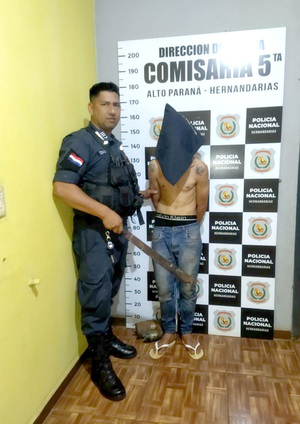 Atrapan a adicto que trató de machetear a su propia madre por negarle dinero - La Clave