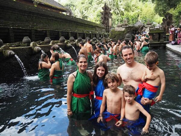 Niños que quedarán ciegos viajan por el mundo - Viajes - ABC Color