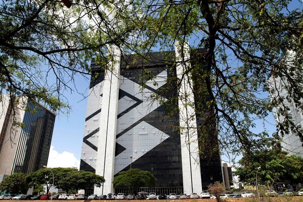 Una mujer presidirá por primera vez el mayor banco público de Brasil - MarketData