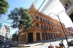 Hacienda prevé cerrar el año con 2,3% de déficit y repunte de la actividad económica