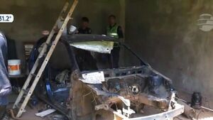 Allanan predio que funcionaba como desarmadero de autos en Capiatá