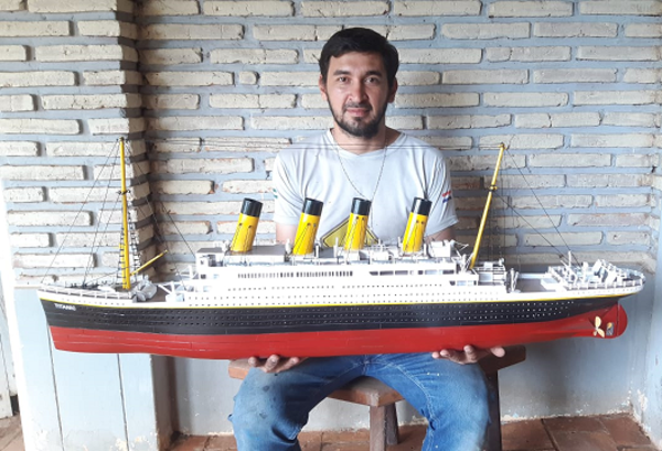 Joven artista elabora réplicas de camiones y barcos y se posiciona en el rubro mediante apoyo del CAH - .::Agencia IP::.